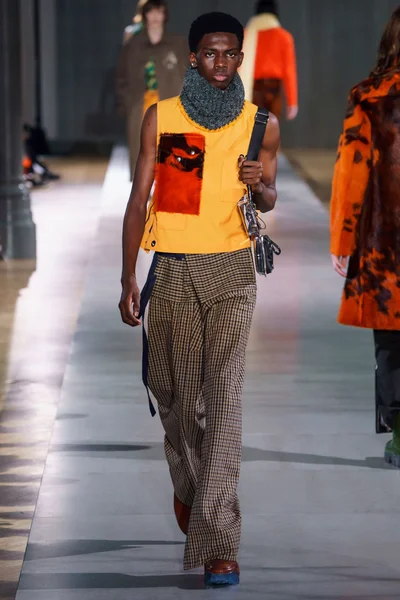 Look 3